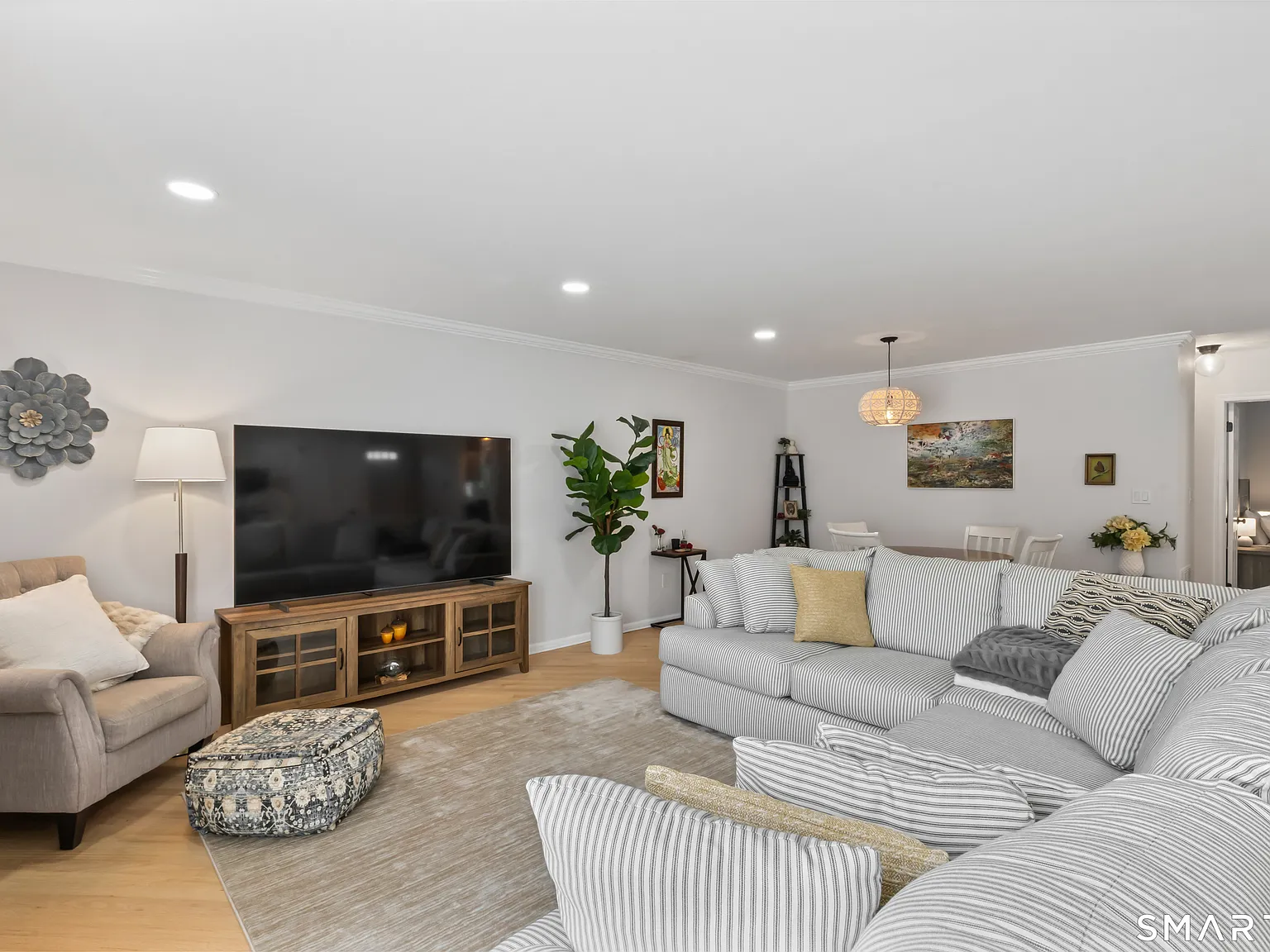 2 bed, 1.0 bath, 1008 sqft, $4,300 — Photo 2