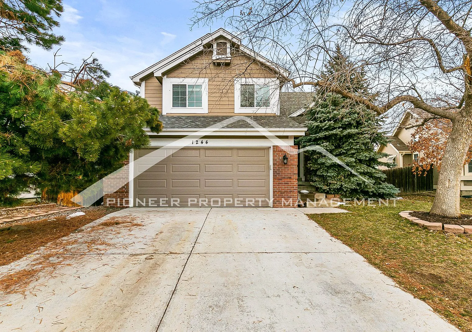 Gorgeous Home with Central AC and Washer/Dryer — Photo 1