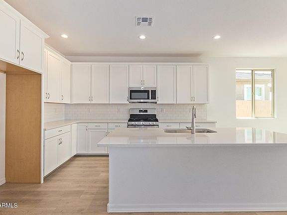3rd image of 18602 W HONEYSUCKLE Drive
