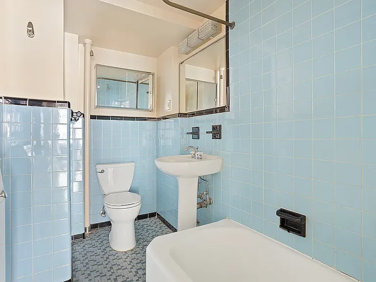 8 W 71st St #3A — Photo 4