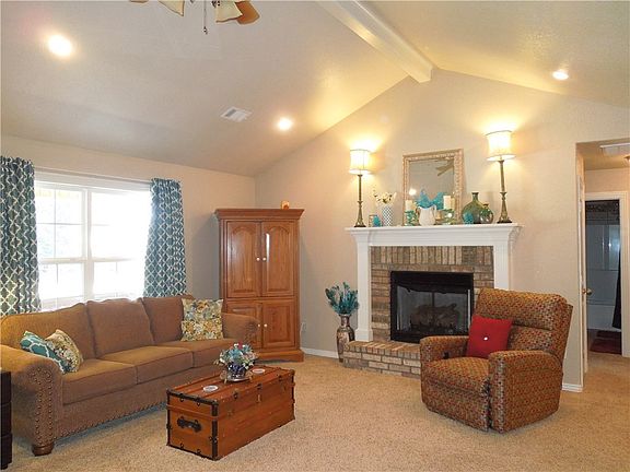 2nd image of 805 Linda Ln