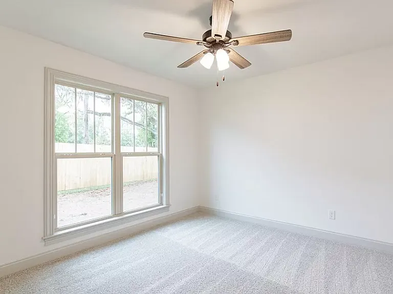 4047 Gramercy Dr — Photo 11