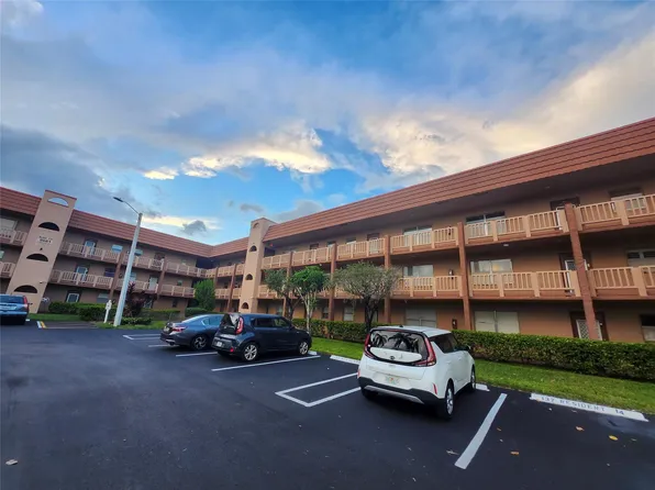 9661 Sunrise Lakes Boulevard #302, Sunrise, FL 33322