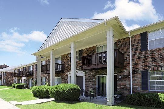 4th image of 8010 Summerfield Cir