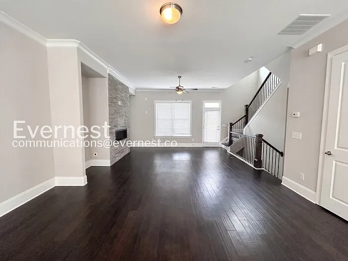 2140 Coventry Dr — Photo 16