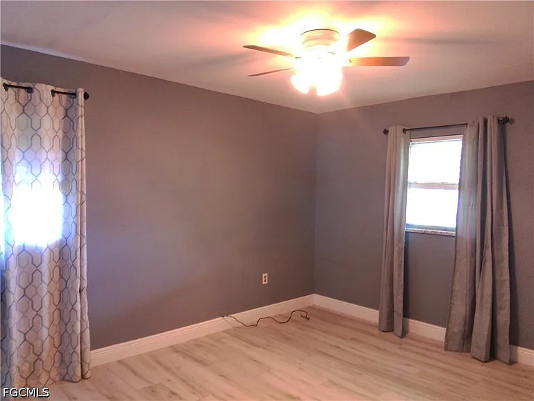 893 Iris Dr — Photo 6