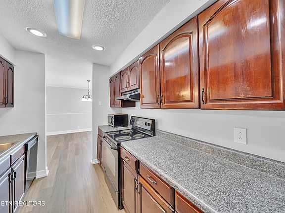 4th image of 534 Berlin Dr