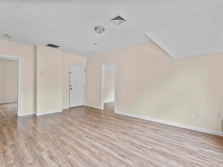 287 Crown St #2 — Photo 15