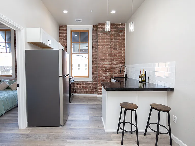 201 E Grand Ave #3 — Photo 5