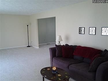 3rd image of 8190 Stoney Brook Dr