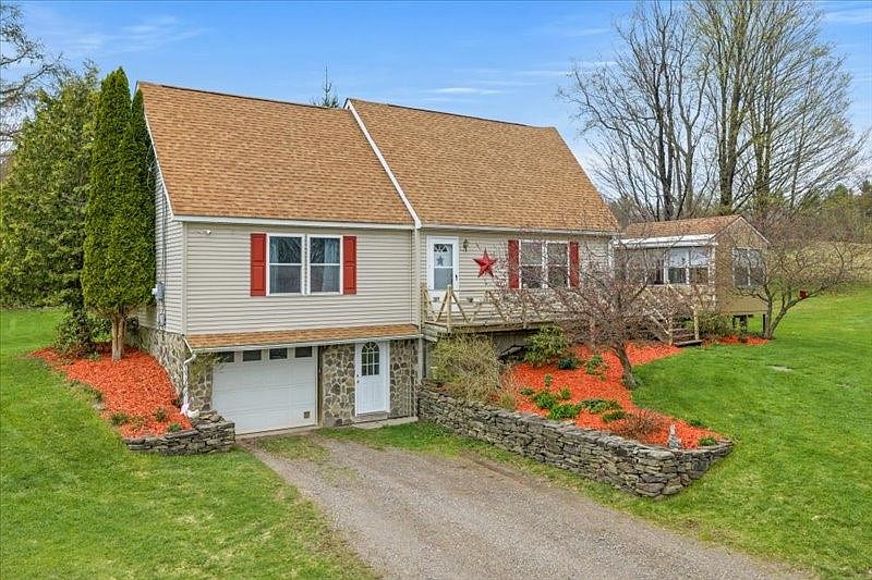1st image of 355 Sprague Rd