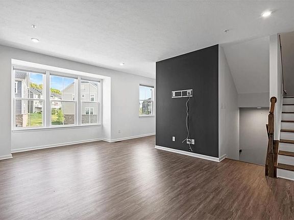 5th image of 150 Curtis Ct
