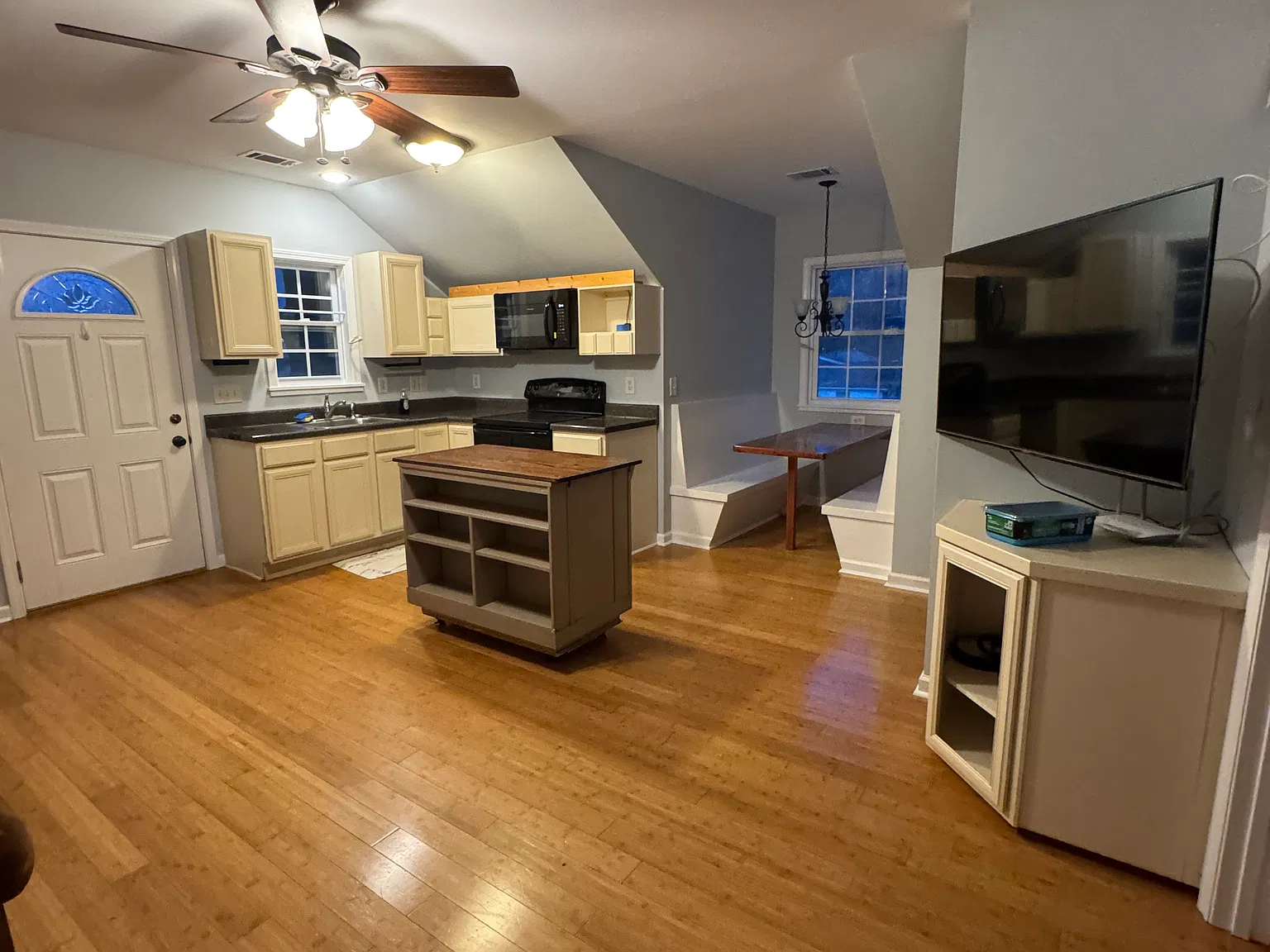 1 bed, 764 sqft, $1,400 — Photo 4