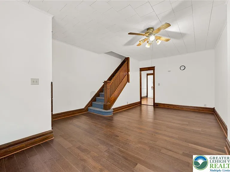 626 N 11th St — Photo 10
