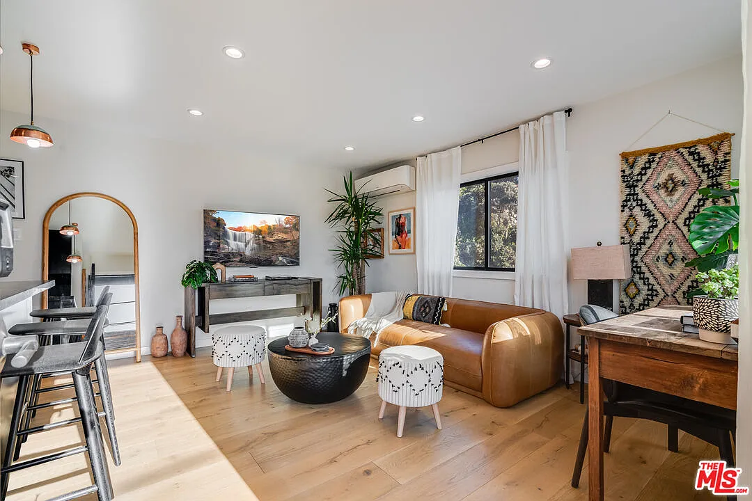 2 bed, 1.0 bath, $5,900 — Photo 2