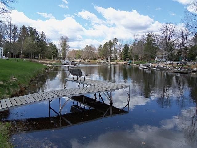 1st image of 910 Essex Ct