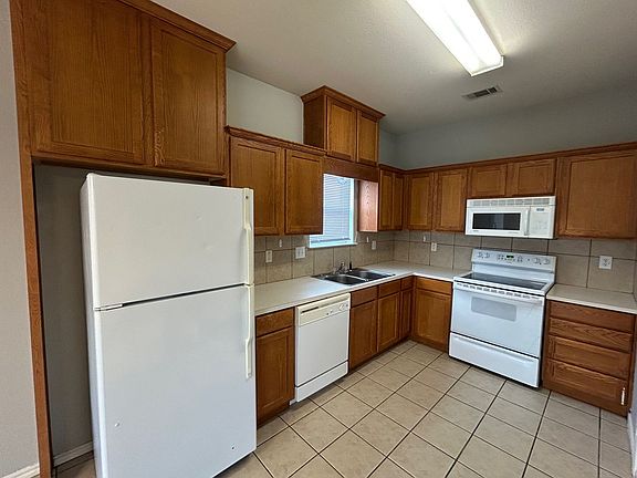 5th image of 3141-3145 Buckskin Ln