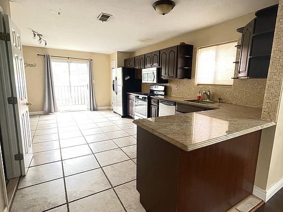 3rd image of 21 Bentley Ln #2