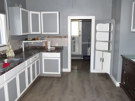 3rd image of 412 S 5th St