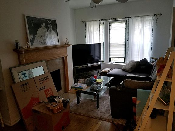 3rd image of 689 W Wrightwood Ave