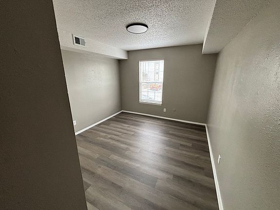 4th image of 1035-5 S Brookside Ave