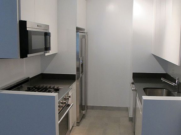 5th image of 99 John St APT 404