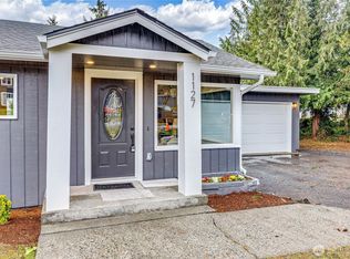 1127 Callahan Dr, Bremerton, WA 98310