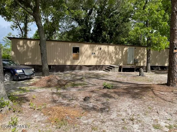 202 Elm Street, Southport, NC 28461