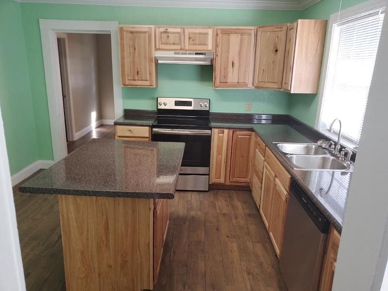 1st image of 202 E Illinois