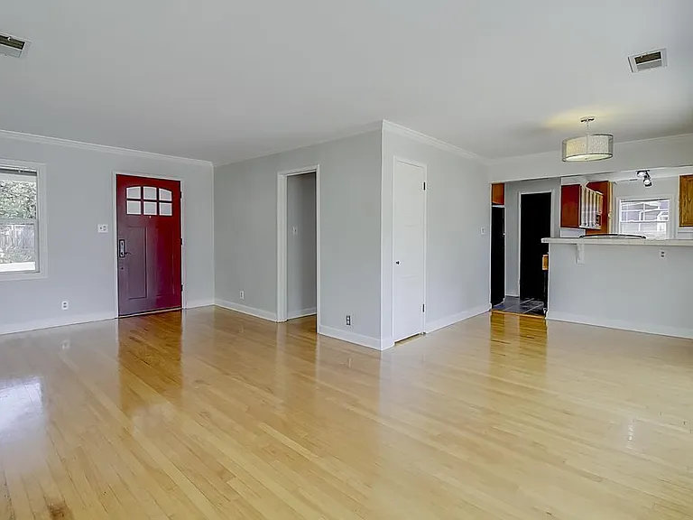 1393 Spencer Ave — Photo 7