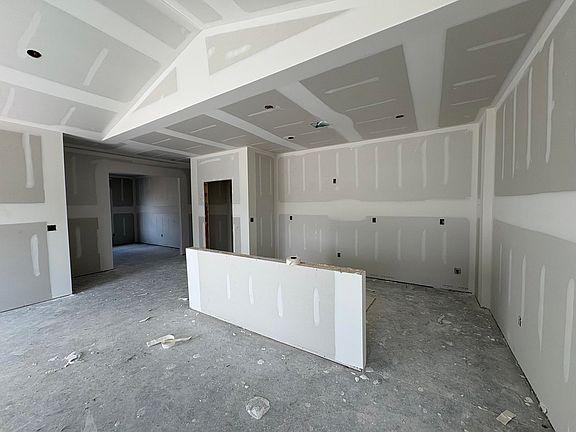 2nd image of 5717 Plumthicket St