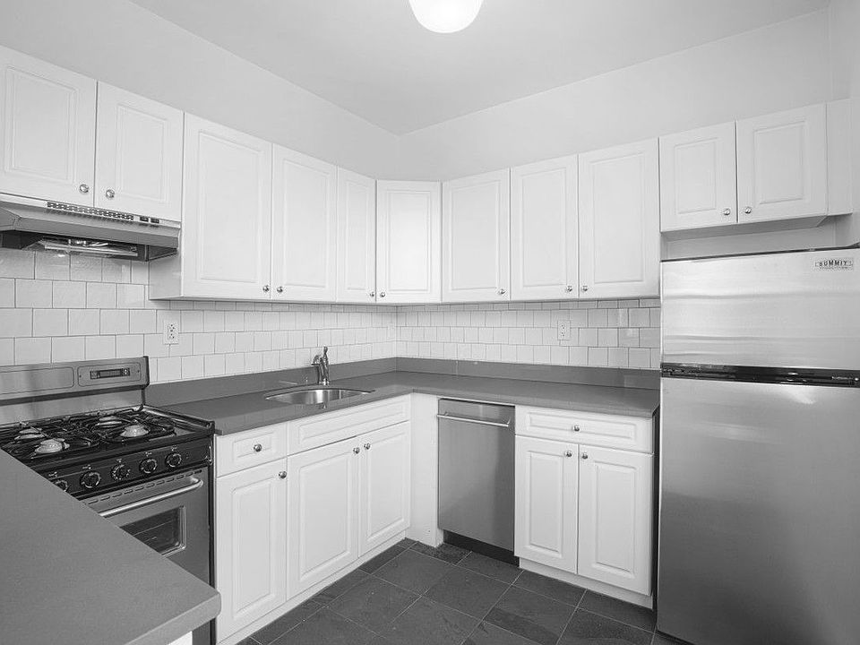 1st image of 160 W 71st St Ph D