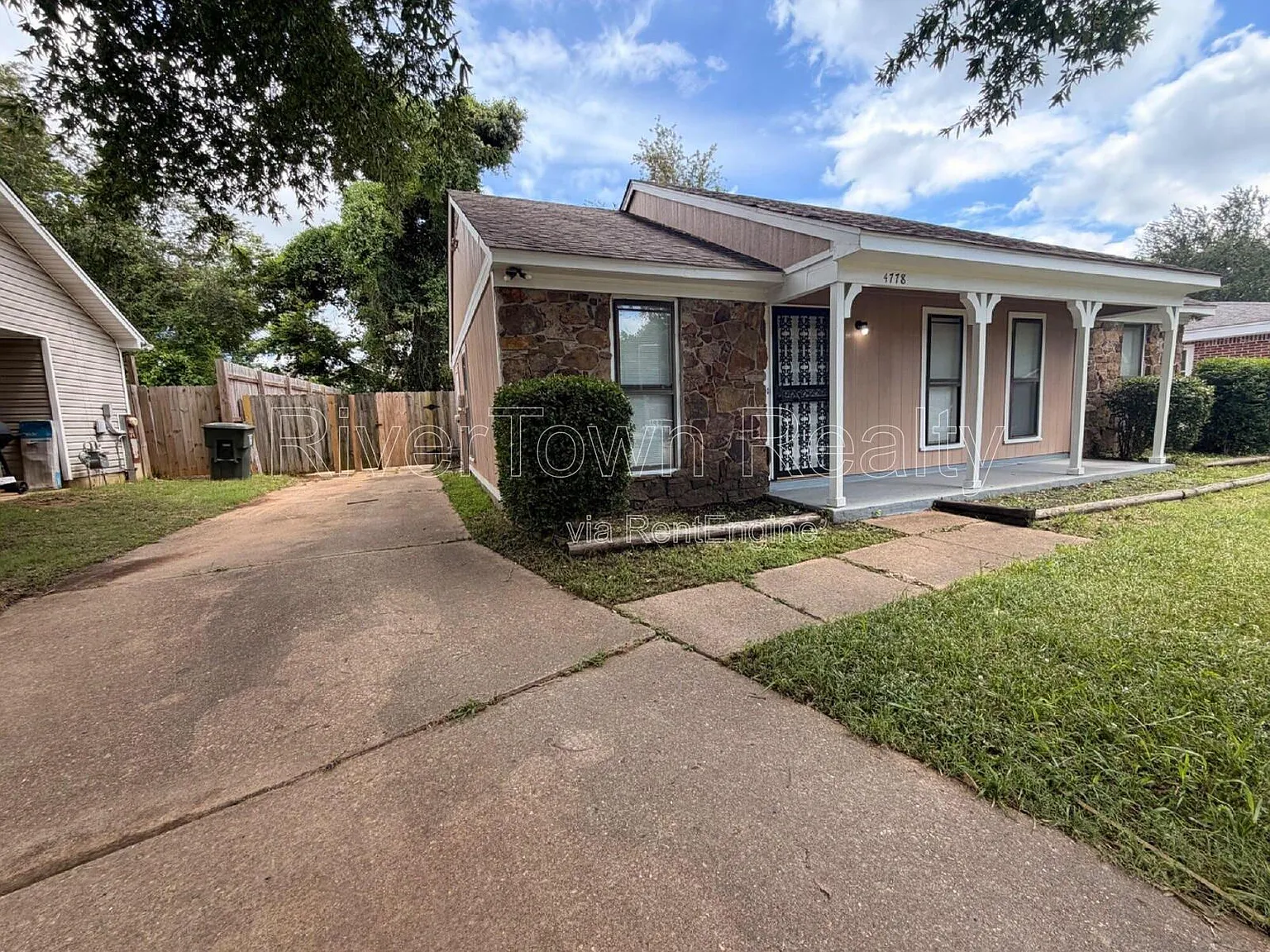 3 bed, 2.0 bath, 1094 sqft, $1,395 — Photo 2
