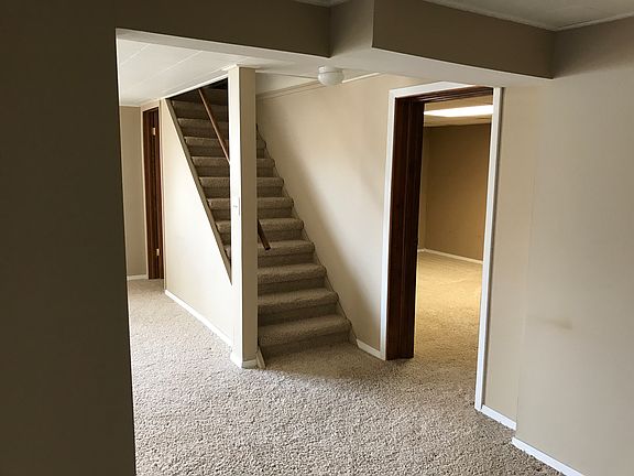 5th image of 630 Windsor Dr