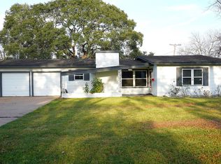 1202 Mac Dr, Sweeny, TX 77480