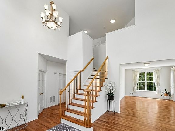 4th image of 50 HUDNUT LN.