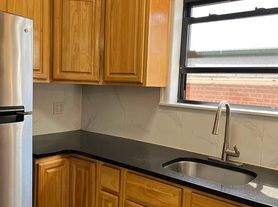 290 W 236th St, Bronx, NY