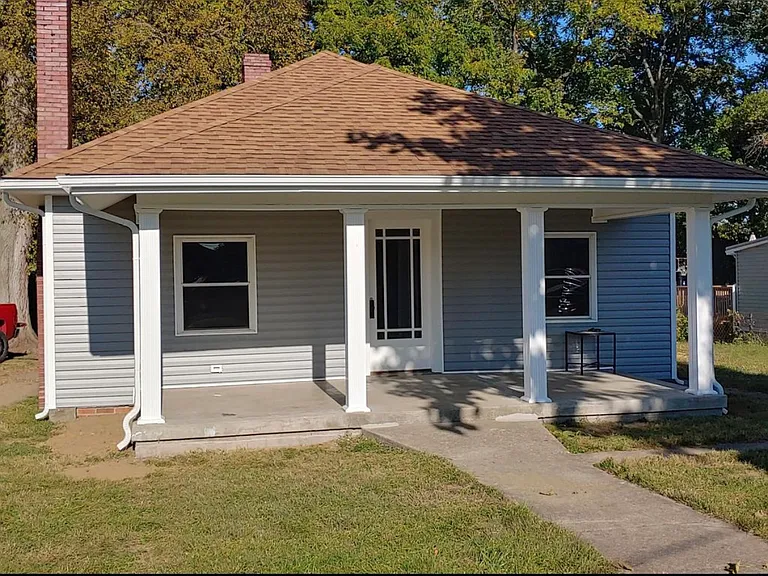 1323 Camden Ave — Photo 1