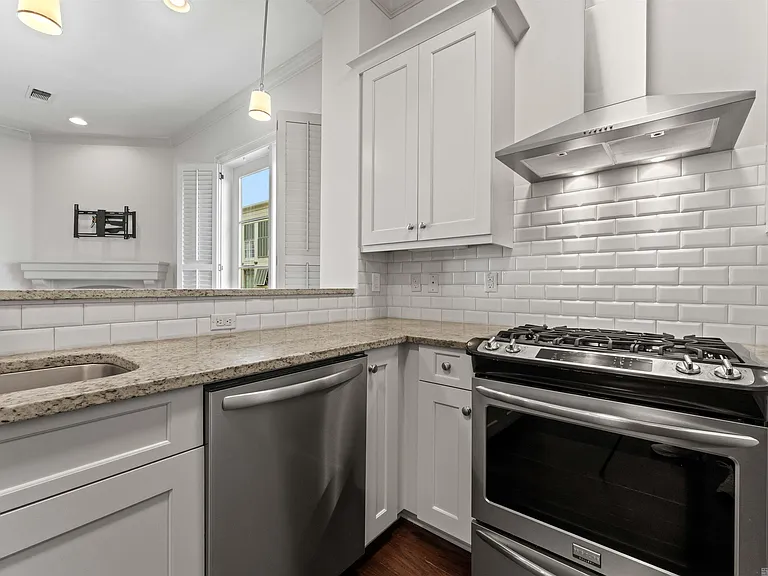 8201 Village Plaza Ct — Photo 11