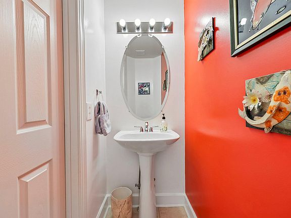 5th image of 331 Alfandre St