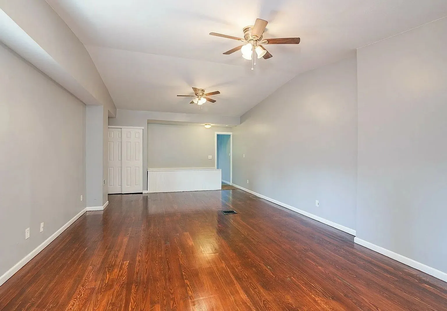 5 bed, 2.0 bath, 3000 sqft, $3,995 — Photo 3