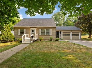 614 Lower Johnson Cir, Saint Peter, MN 56082