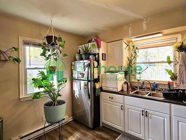 840 W 43rd St #B — Photo 8