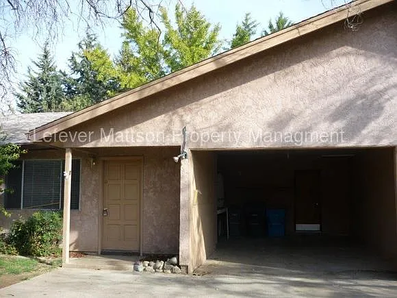 2321 Vine Ave photo 1