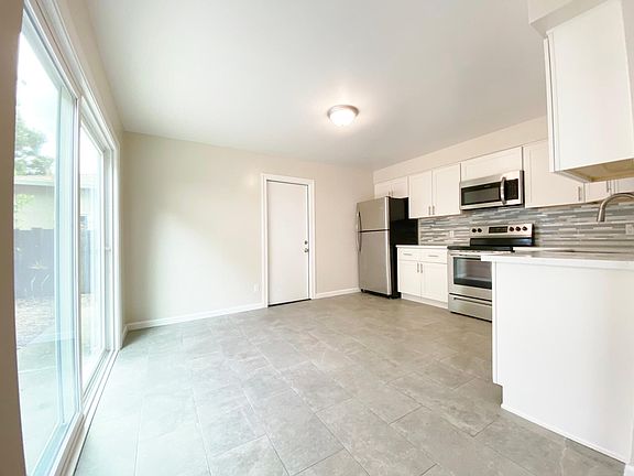 4th image of 1221 Clinton St