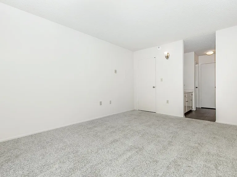 Riviera Vista Apartments — Photo 41