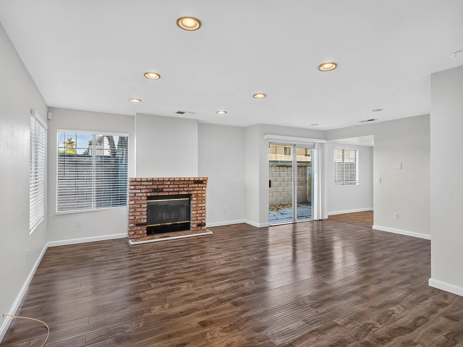 3 bed, 2.5 bath, 1523 sqft, $3,650 — Photo 2