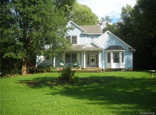 11211 Centennial Dr, Whitmore Lake, MI 48189