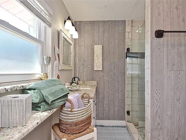 7037 Duke St — Photo 9