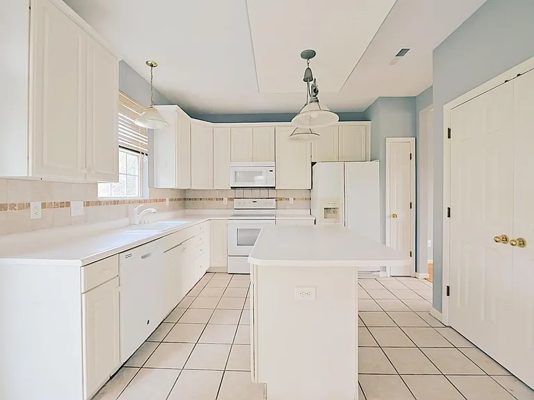 10730 Alyssa Way — Photo 11